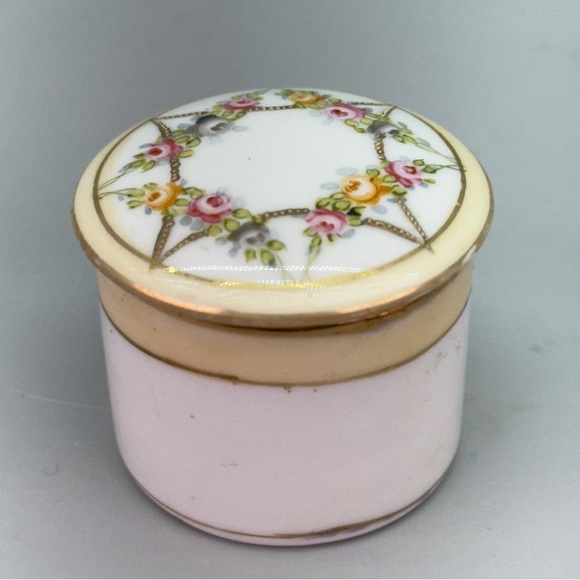 Vintage Handpainted Nippon 
Lidded Trinket Ring Box - Picture 2 of 8